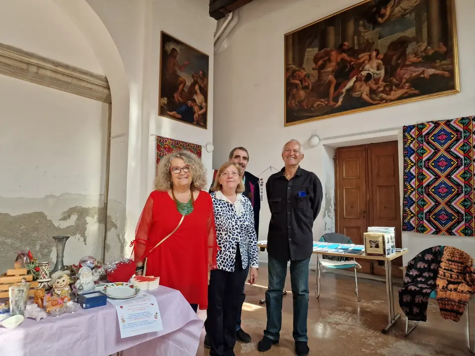 Mercatino di Gocce d’amore Universale per City of Good, foto 4 di 6